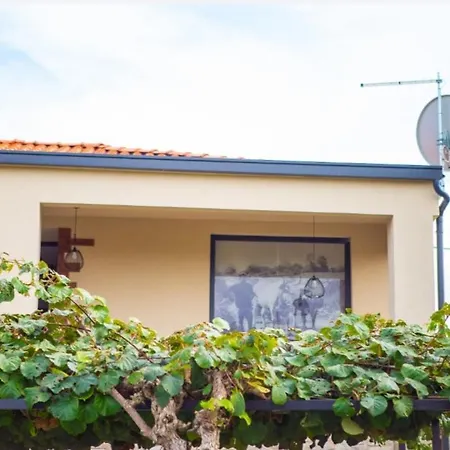 Kuca Poli Stare Nuoni *