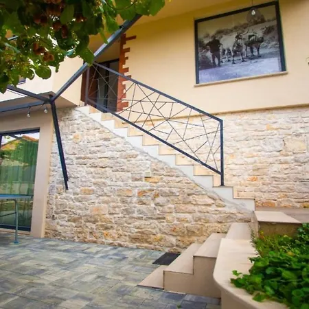 Kuca Poli Stare Nuoni