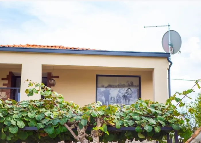 Kuca Poli Stare Nuoni *